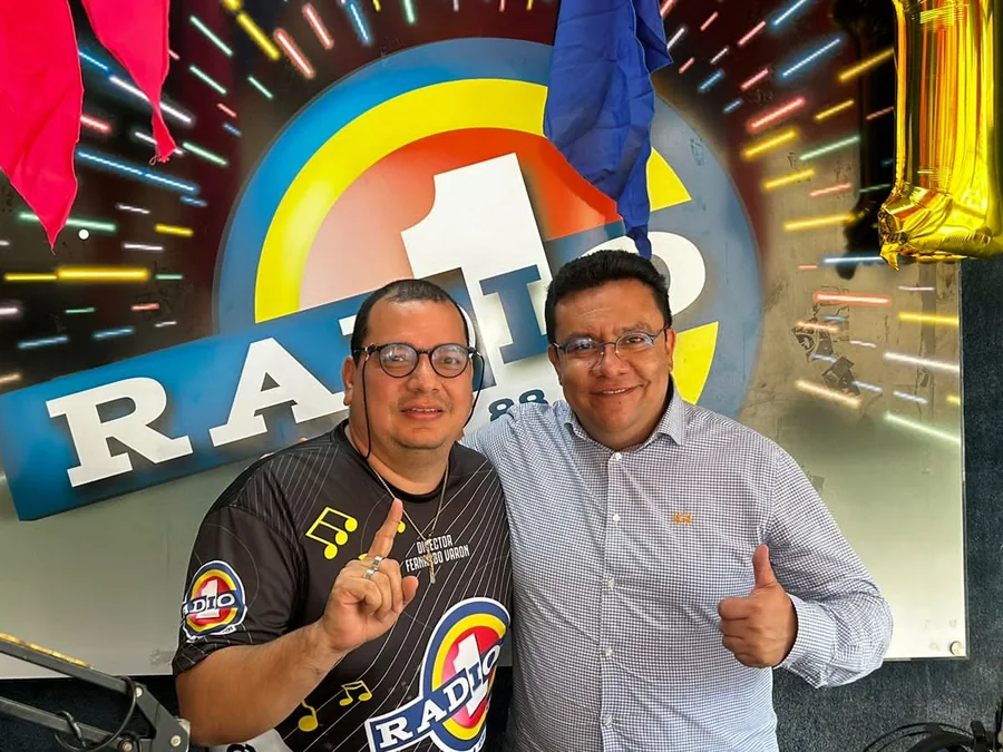 Javier Rubiano en el estudio de Radio Uno