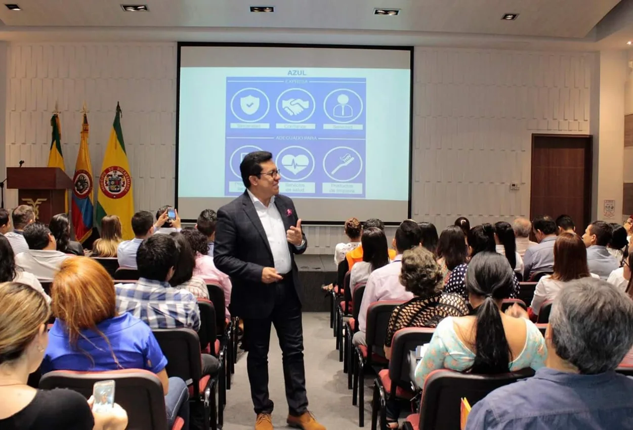 Javier Rubiano ante un auditorio durante una ponencia