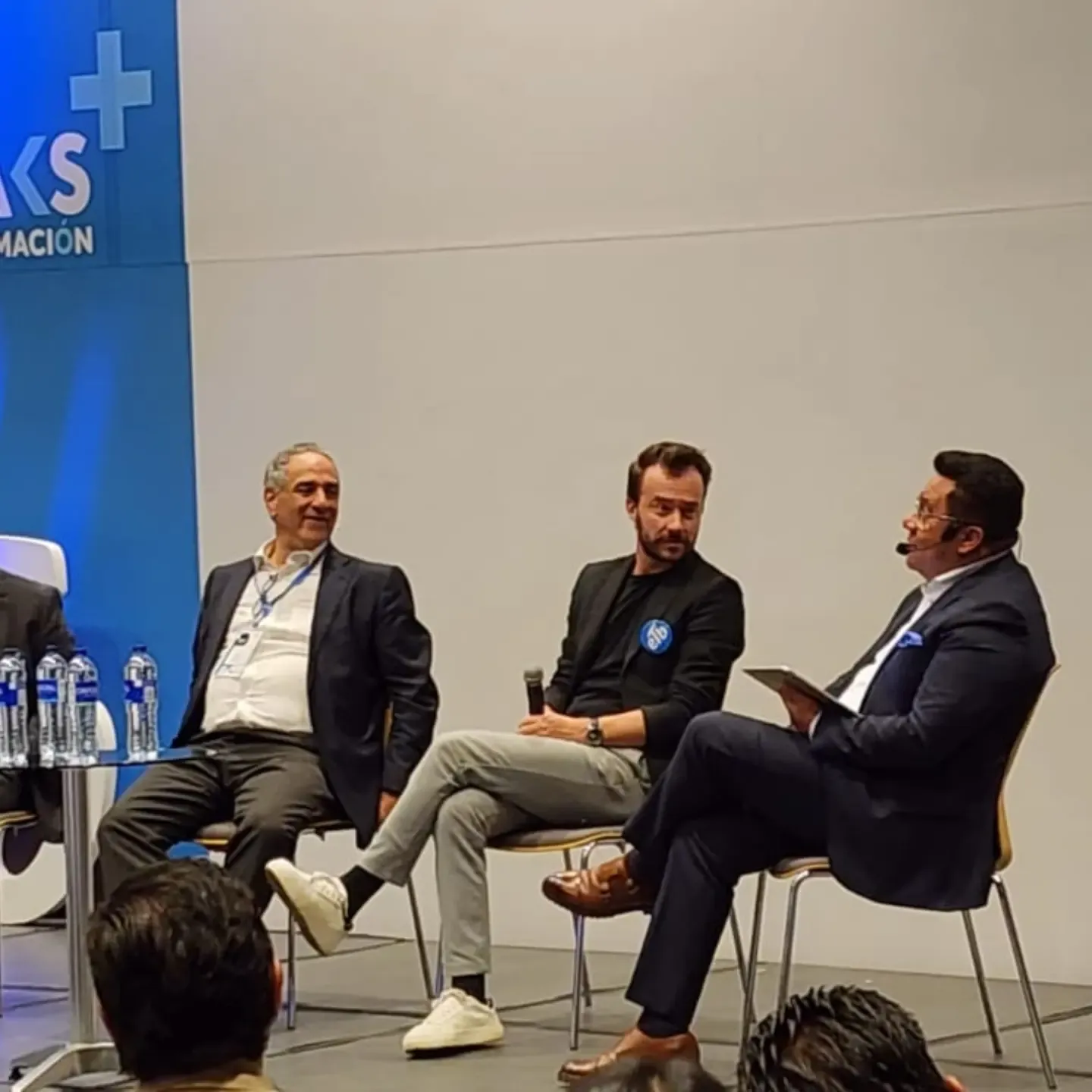 Javier Rubiano en un panel de conversación con otros ponentes